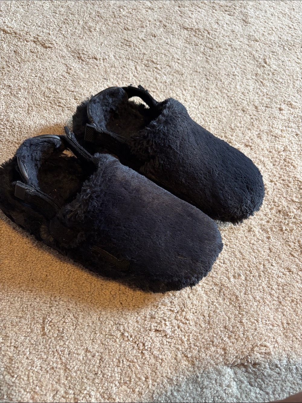 Nike Women's Black Faux-Fur Slip-On Clog Mules